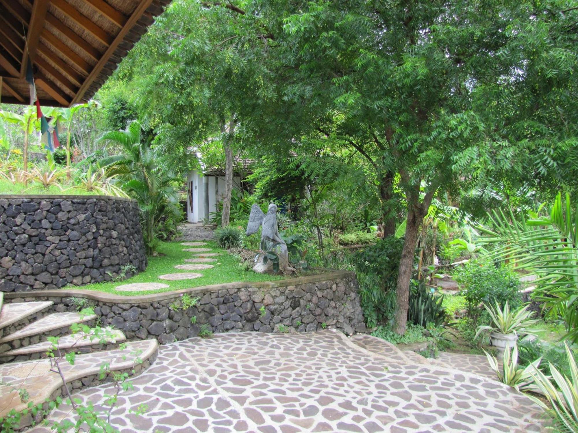 Sananda Bungalow لوفينا المظهر الخارجي الصورة